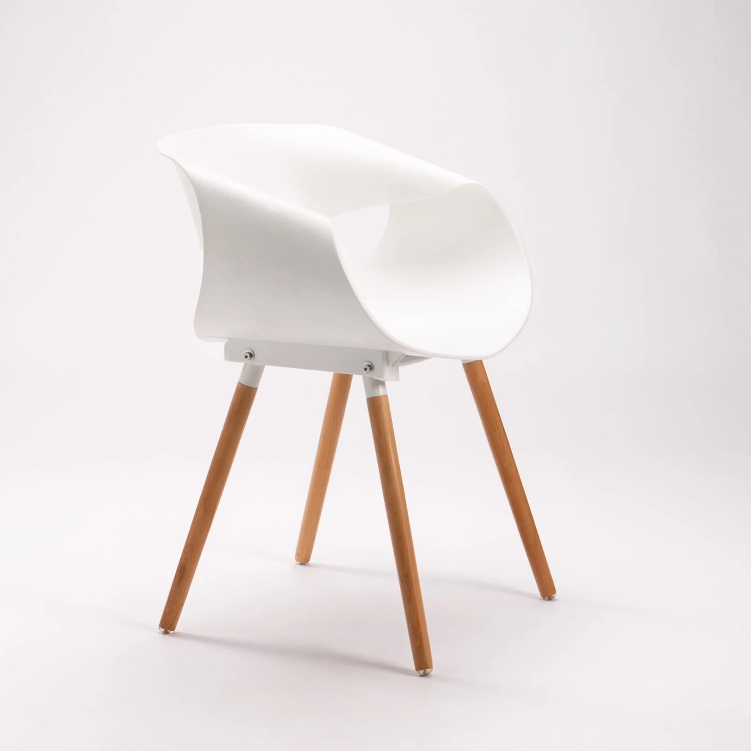 Mira wooden leg armchair
